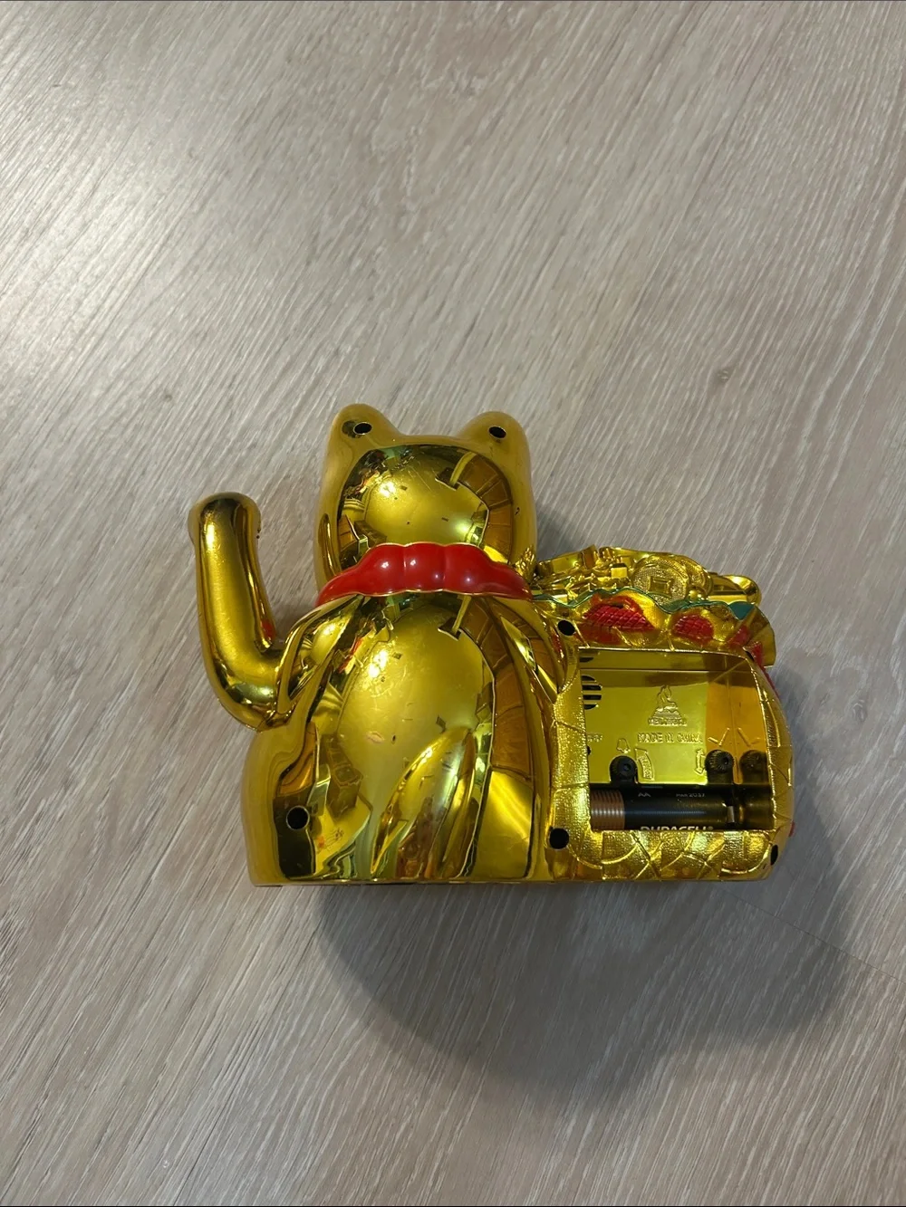 Golden Maneki Neko Clock - Lucky Cat Figurine